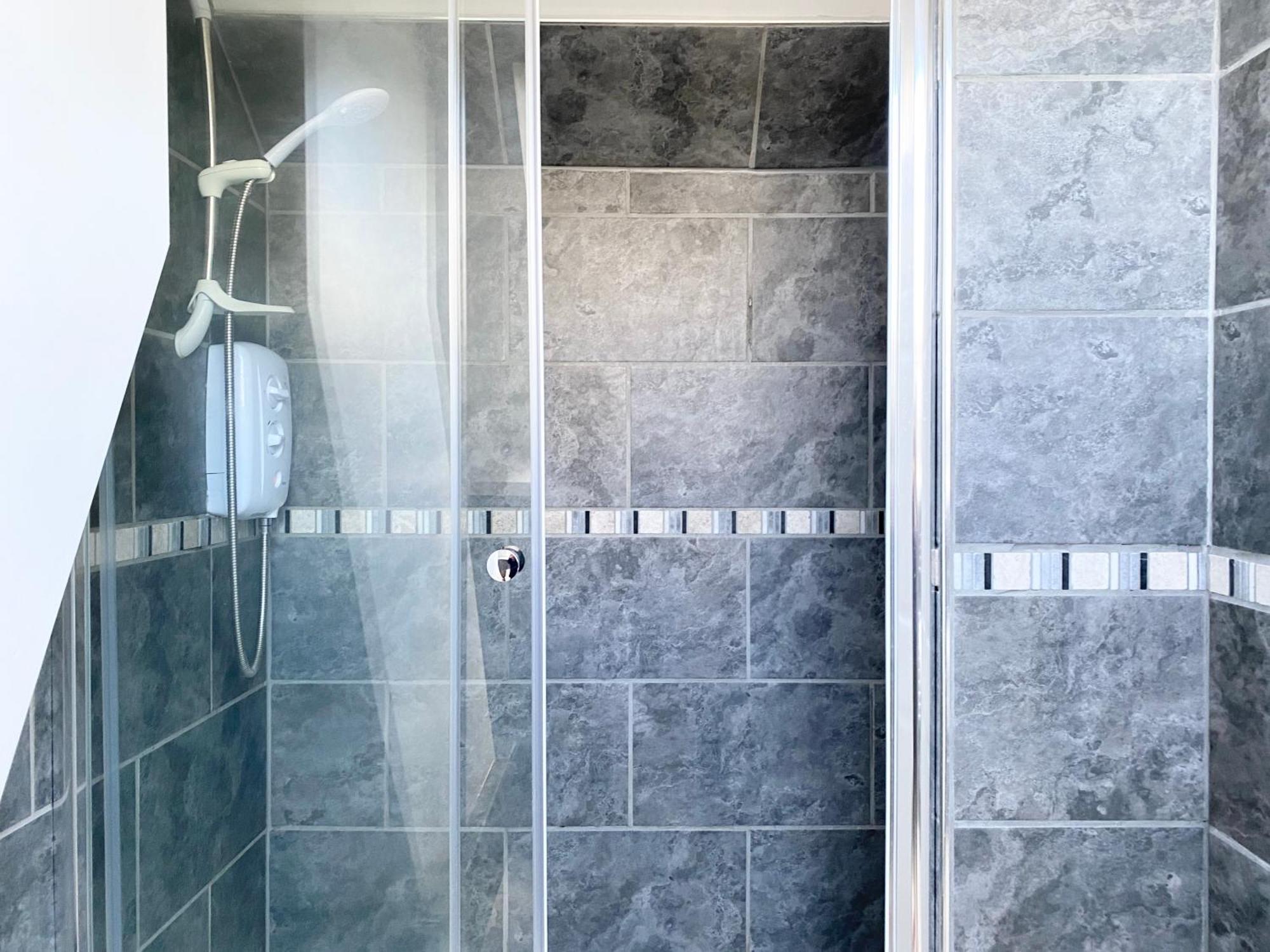 Spacious Five-bedroom House Close To Centre - Orchid House Дом отдыха